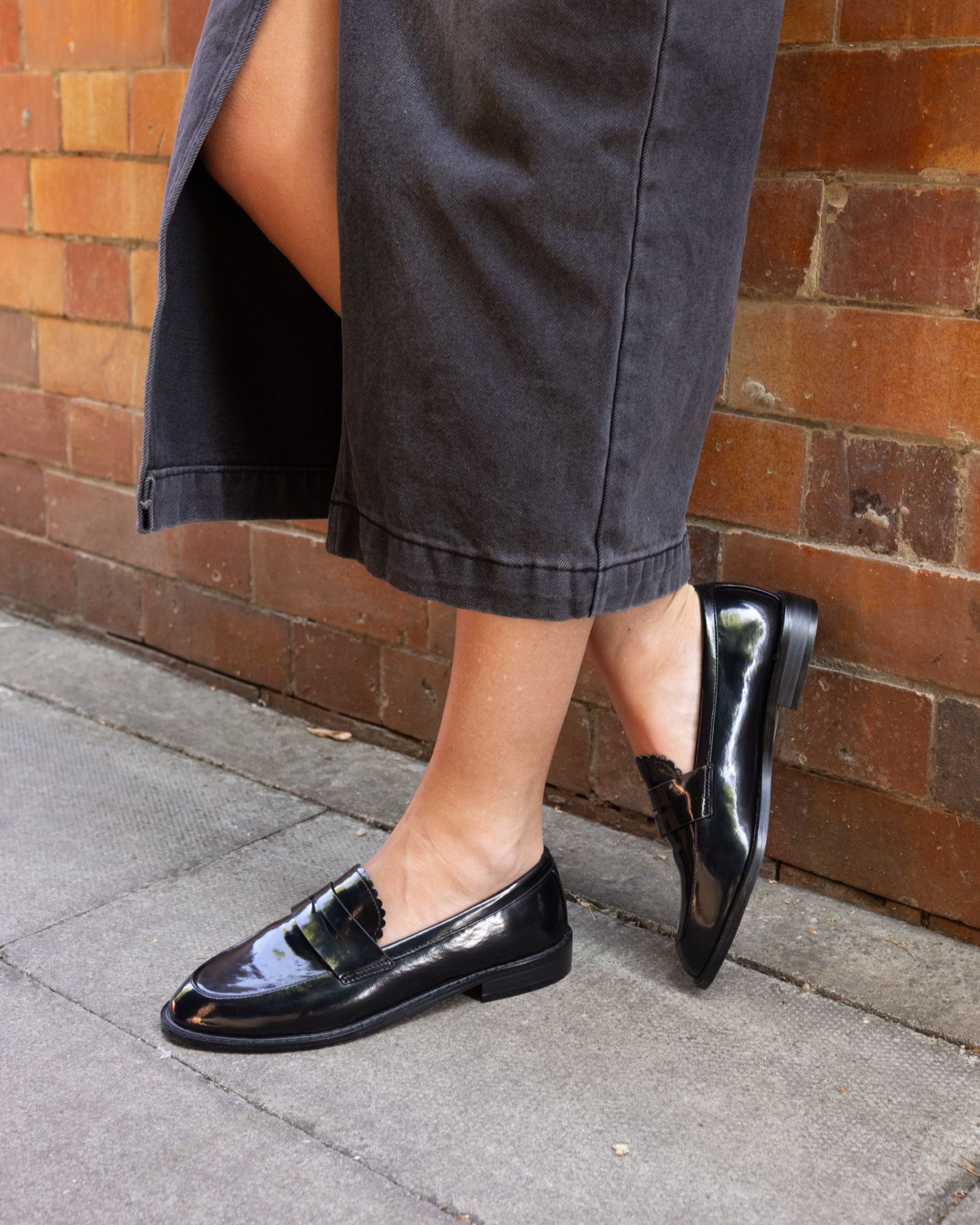 CARMELLA Black Loafer